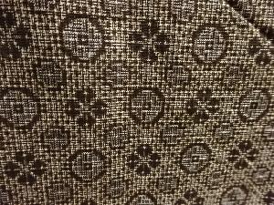 アンティーク　花菱に抽象模様織り出し本場泥大島紬着物(割り込み絣)